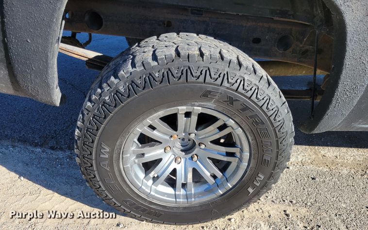 image for item IV9610 2005 Chevrolet Silverado 1500  Ext. Cab pickup truck