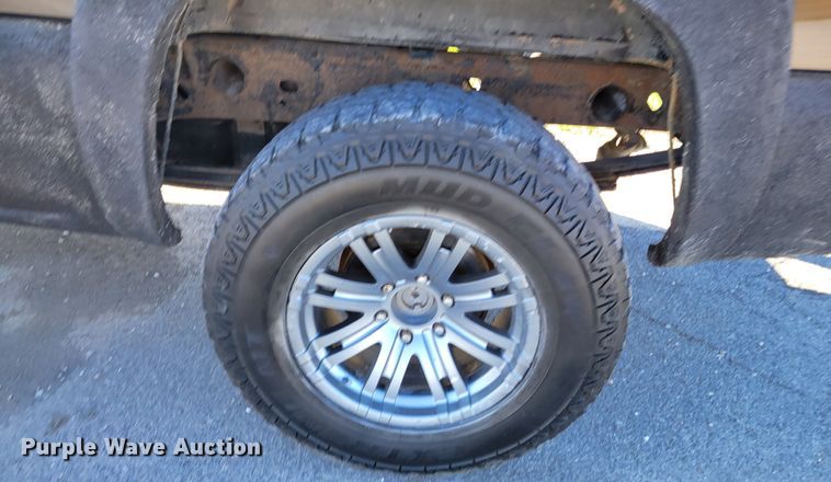 image for item IV9610 2005 Chevrolet Silverado 1500  Ext. Cab pickup truck