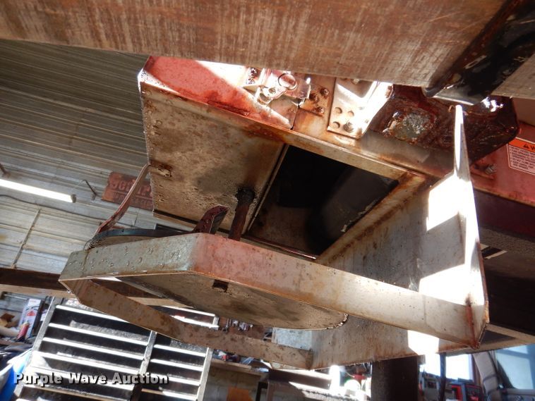 image for item JH9900 2002 Western Tornado  poly spreader