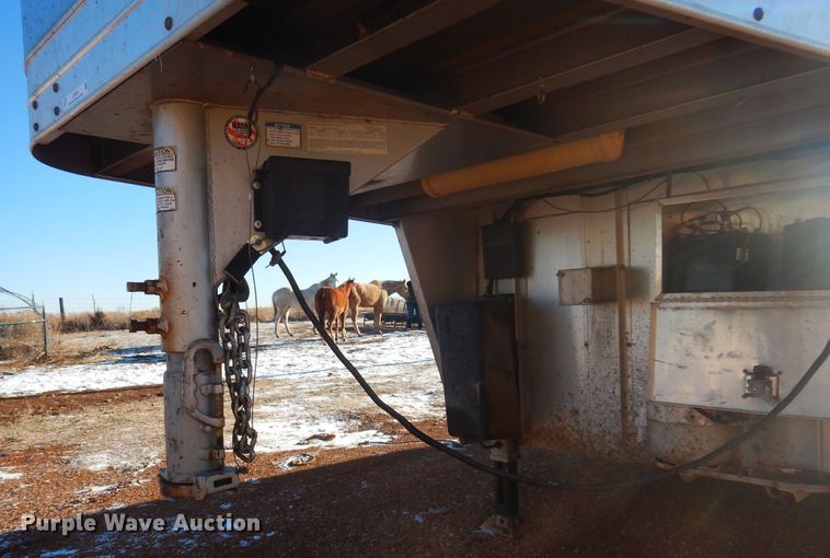 image for item JJ9734 2004 Kiefer Built Genesis X-480  livestock trailer