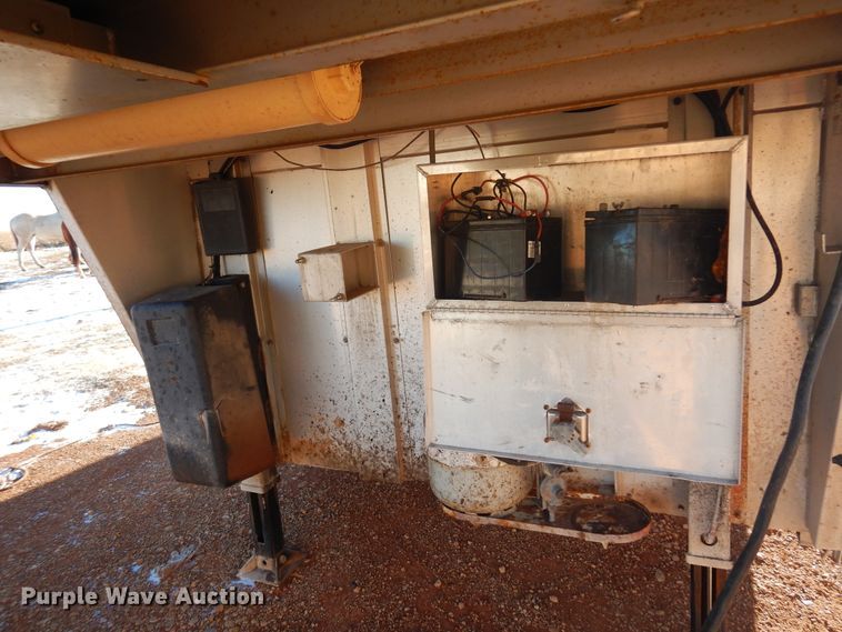 image for item JJ9734 2004 Kiefer Built Genesis X-480  livestock trailer