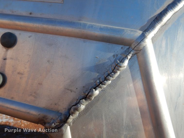 image for item JJ9734 2004 Kiefer Built Genesis X-480  livestock trailer