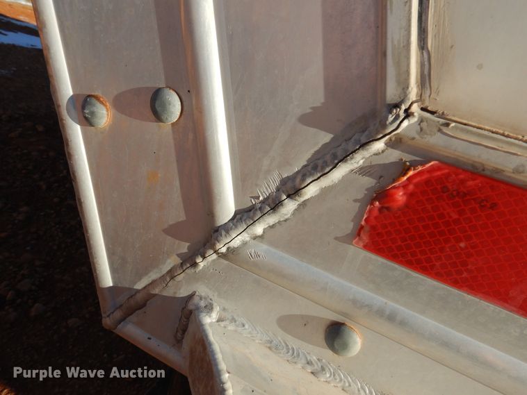 image for item JJ9734 2004 Kiefer Built Genesis X-480  livestock trailer