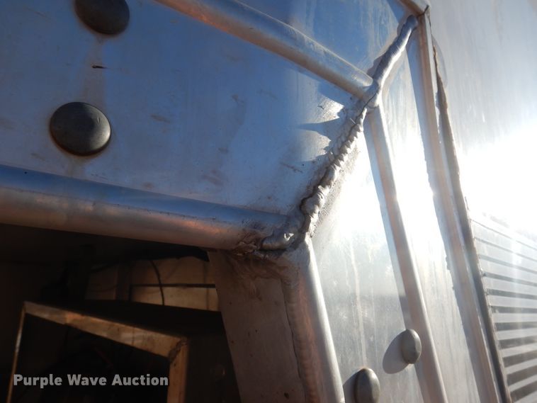 image for item JJ9734 2004 Kiefer Built Genesis X-480  livestock trailer