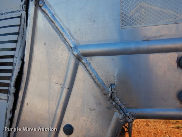 image for item JJ9734 2004 Kiefer Built Genesis X-480  livestock trailer