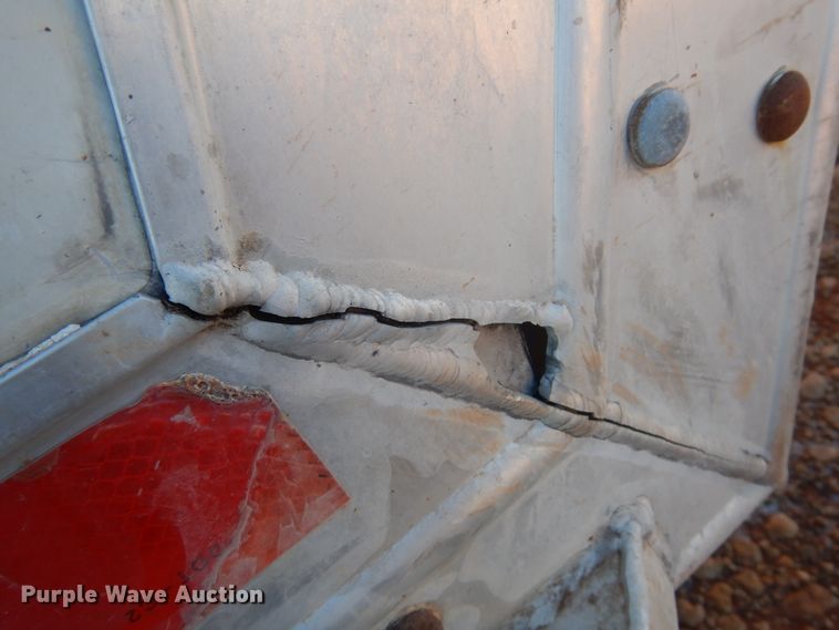 image for item JJ9734 2004 Kiefer Built Genesis X-480  livestock trailer