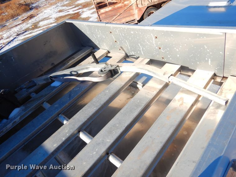 image for item JJ9734 2004 Kiefer Built Genesis X-480  livestock trailer