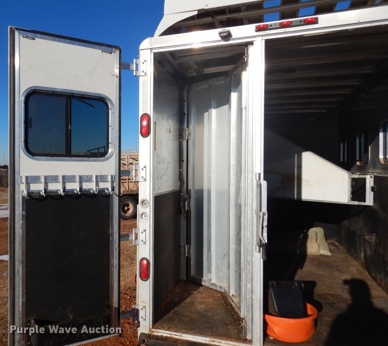 image for item JJ9734 2004 Kiefer Built Genesis X-480  livestock trailer