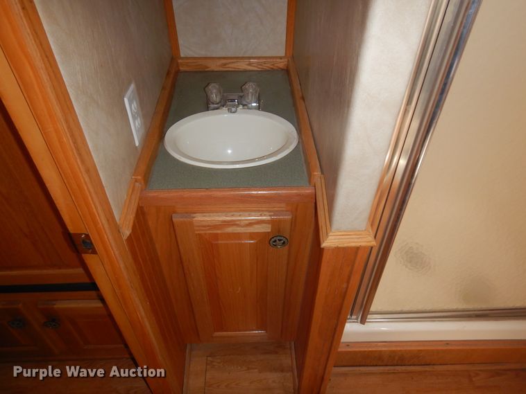 image for item JJ9734 2004 Kiefer Built Genesis X-480  livestock trailer