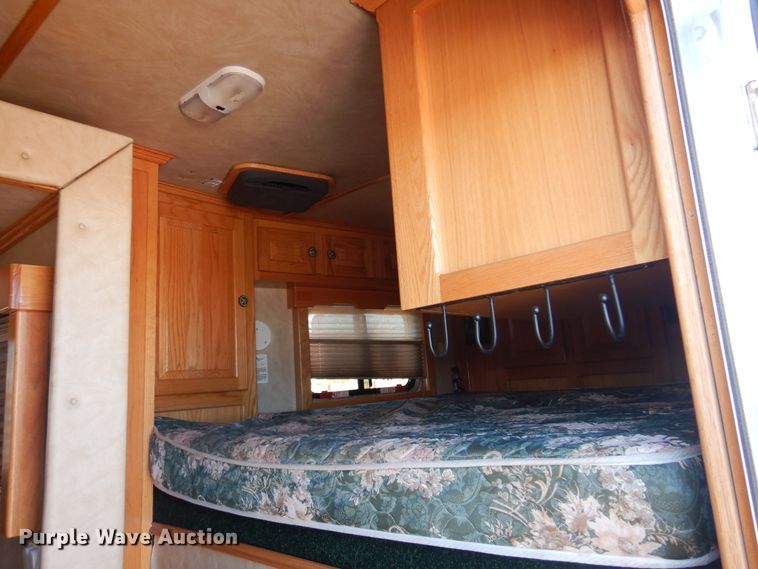 image for item JJ9734 2004 Kiefer Built Genesis X-480  livestock trailer