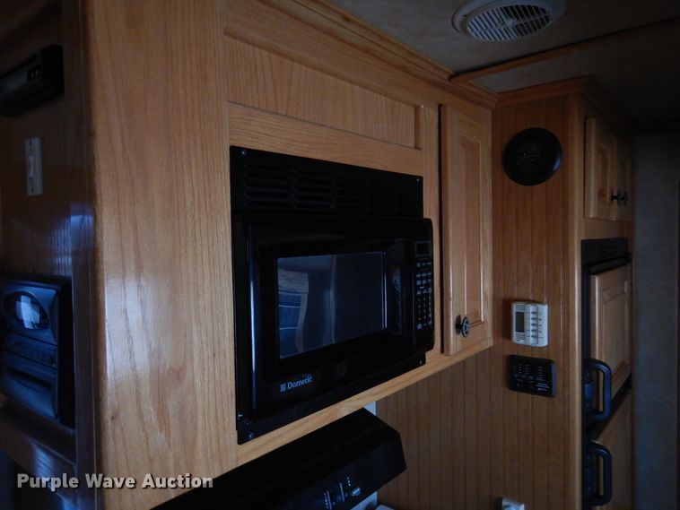 image for item JJ9734 2004 Kiefer Built Genesis X-480  livestock trailer