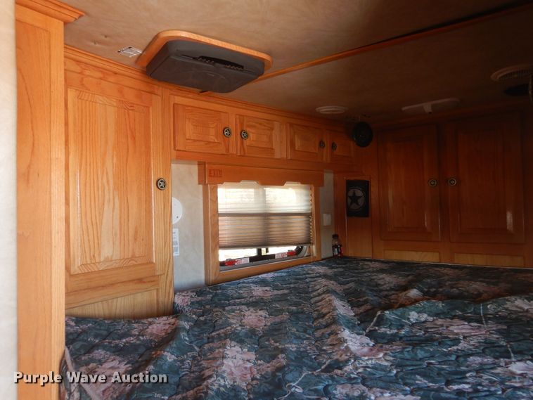 image for item JJ9734 2004 Kiefer Built Genesis X-480  livestock trailer