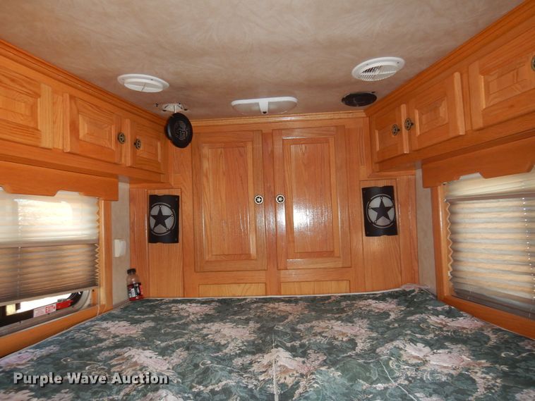 image for item JJ9734 2004 Kiefer Built Genesis X-480  livestock trailer