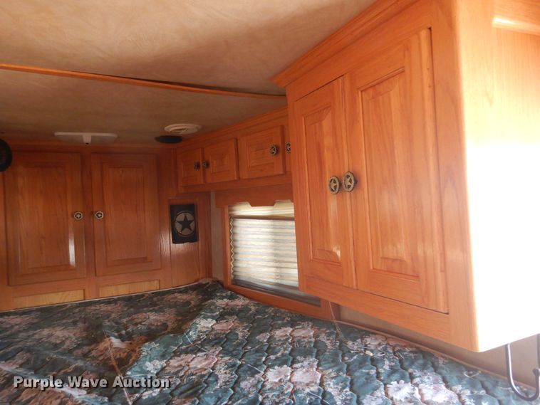 image for item JJ9734 2004 Kiefer Built Genesis X-480  livestock trailer