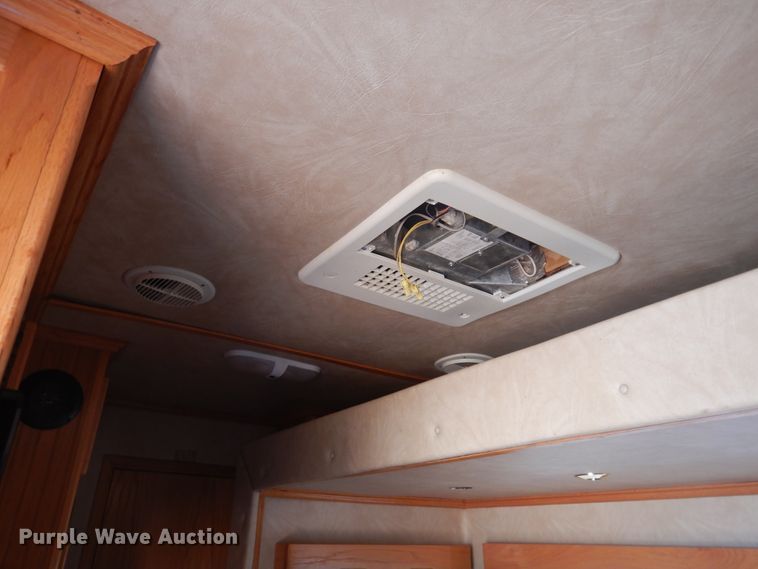 image for item JJ9734 2004 Kiefer Built Genesis X-480  livestock trailer