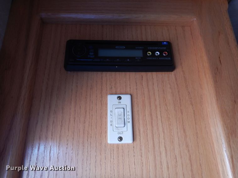 image for item JJ9734 2004 Kiefer Built Genesis X-480  livestock trailer