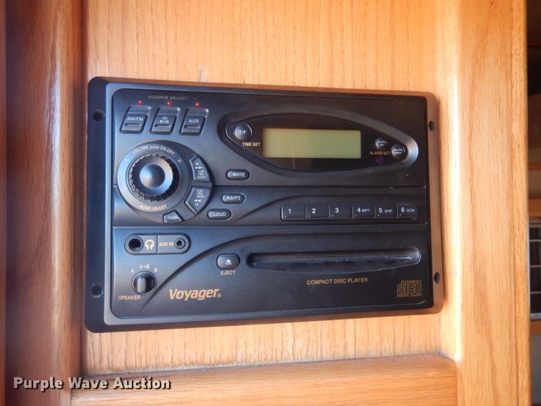 image for item JJ9734 2004 Kiefer Built Genesis X-480  livestock trailer