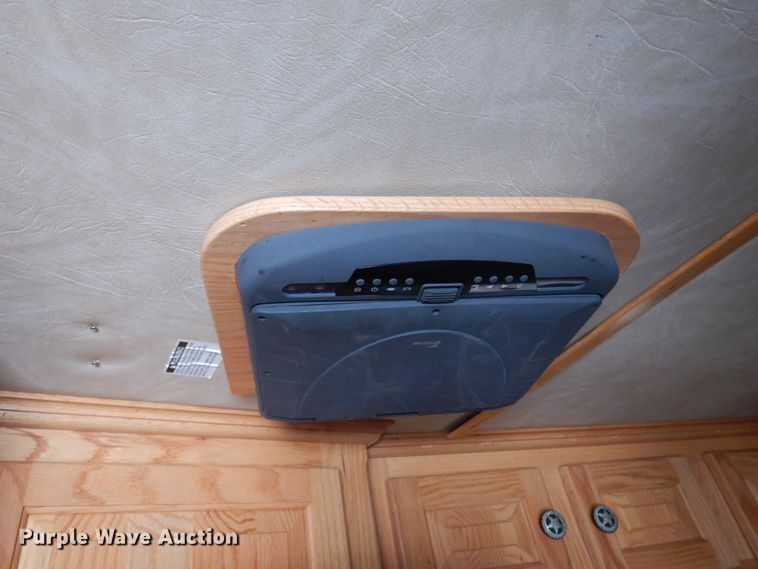 image for item JJ9734 2004 Kiefer Built Genesis X-480  livestock trailer