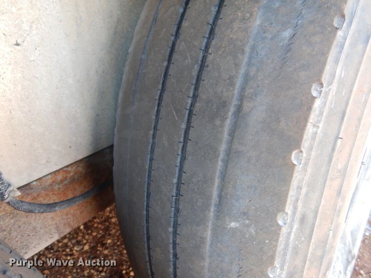 image for item JJ9734 2004 Kiefer Built Genesis X-480  livestock trailer