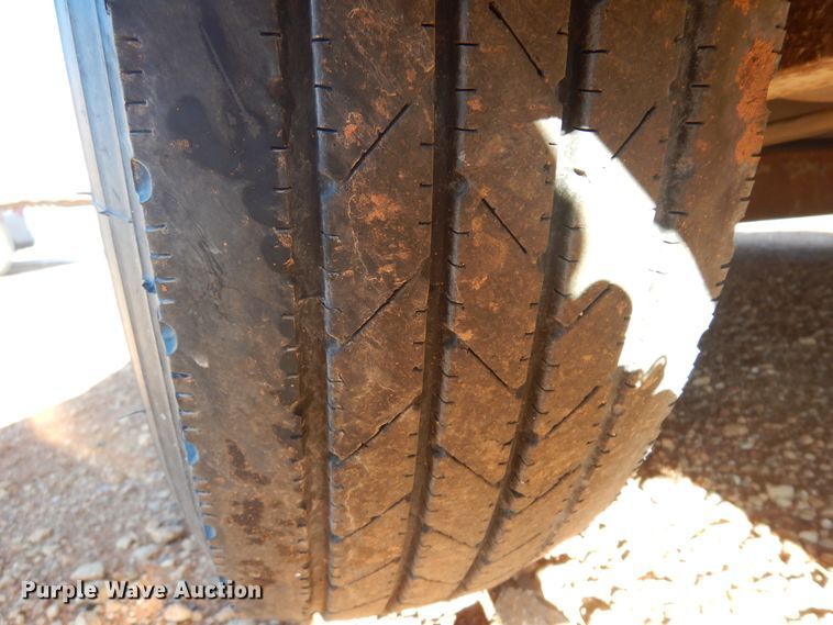 image for item JJ9734 2004 Kiefer Built Genesis X-480  livestock trailer