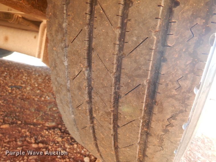 image for item JJ9734 2004 Kiefer Built Genesis X-480  livestock trailer