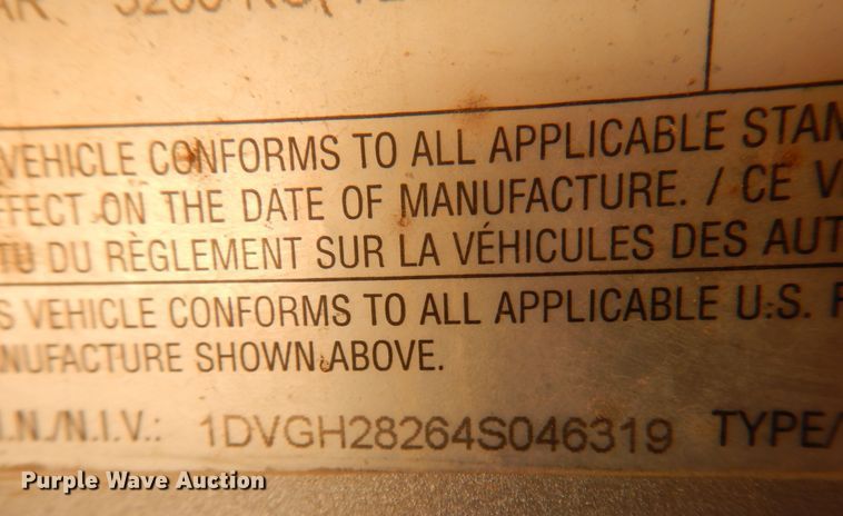 image for item JJ9734 2004 Kiefer Built Genesis X-480  livestock trailer