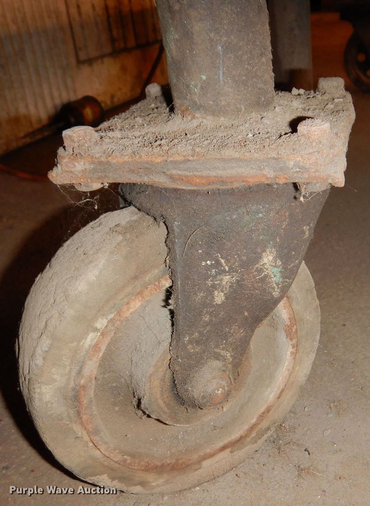 image for item JJ9765 Table