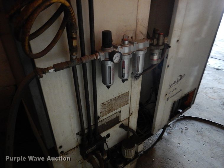 image for item JJ9769 Haas Mycenter-2  CNC mill