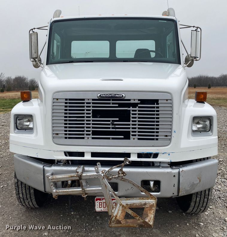 image for item JN9126 2005 Freightliner FL70  utility / service truck