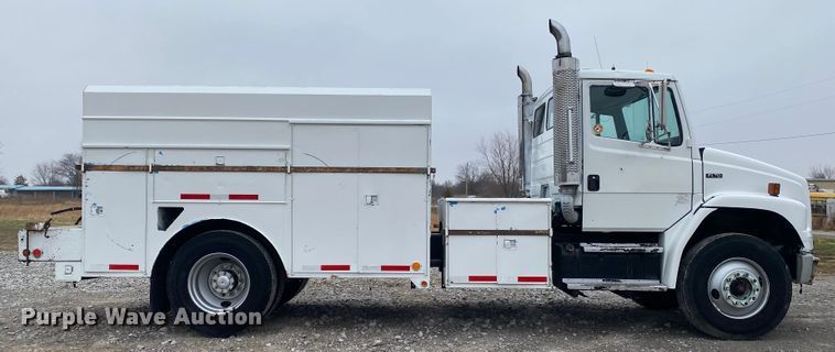 image for item JN9126 2005 Freightliner FL70  utility / service truck