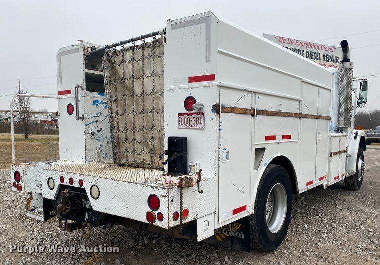 image for item JN9126 2005 Freightliner FL70  utility / service truck