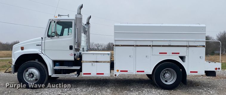 image for item JN9126 2005 Freightliner FL70  utility / service truck