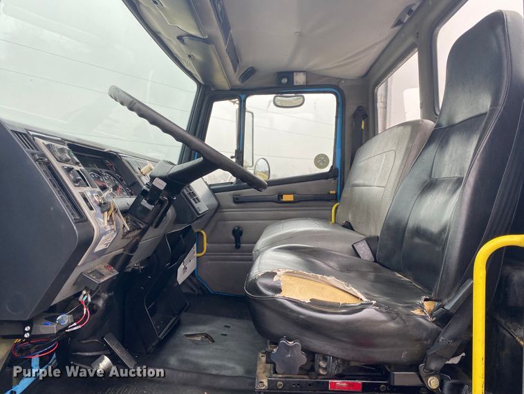 image for item JN9126 2005 Freightliner FL70  utility / service truck