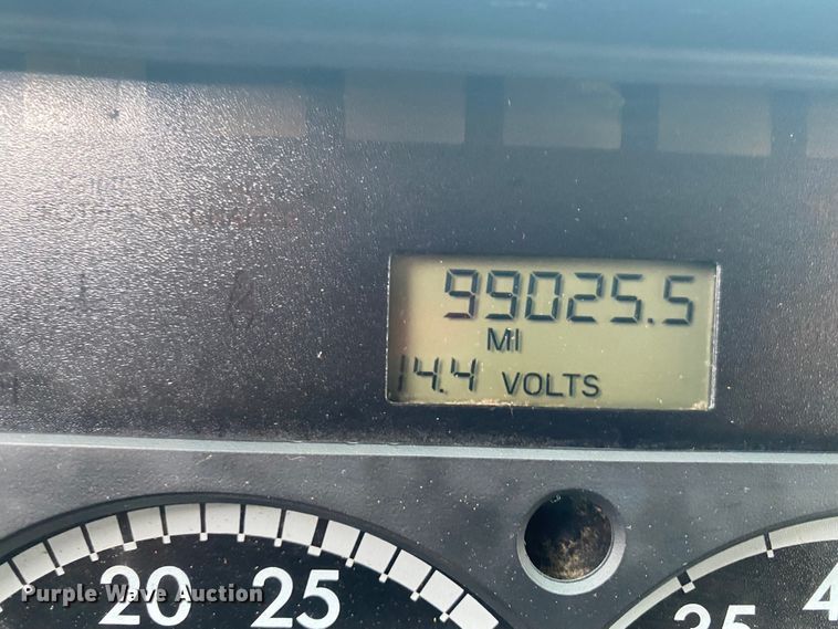 image for item JN9126 2005 Freightliner FL70  utility / service truck