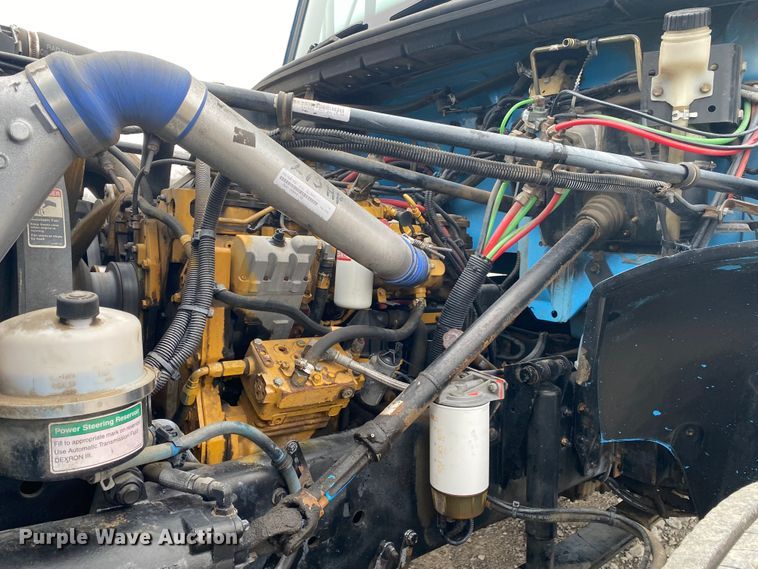 image for item JN9126 2005 Freightliner FL70  utility / service truck