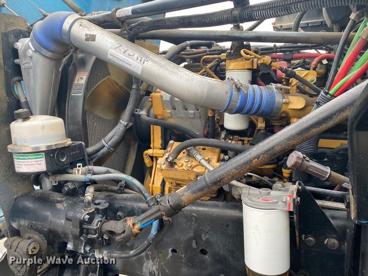 image for item JN9126 2005 Freightliner FL70  utility / service truck