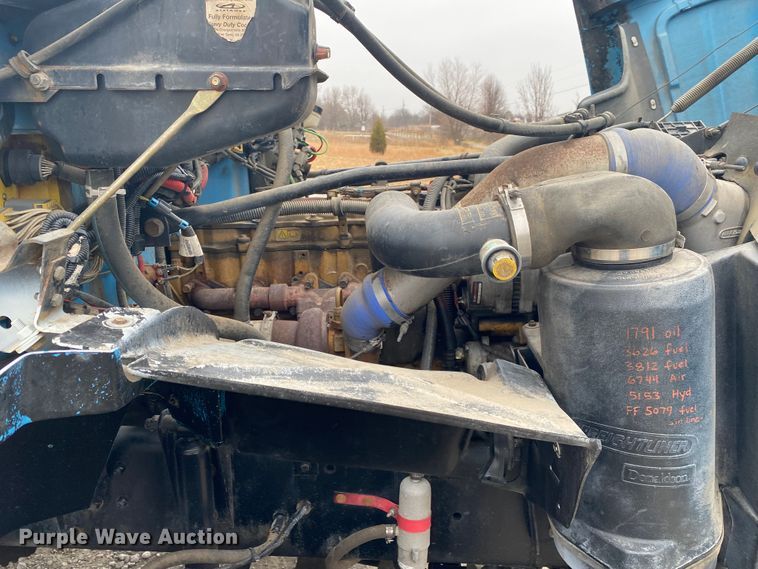 image for item JN9126 2005 Freightliner FL70  utility / service truck