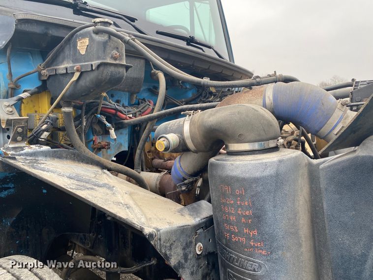 image for item JN9126 2005 Freightliner FL70  utility / service truck