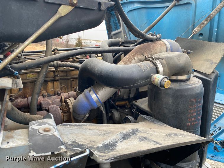 image for item JN9126 2005 Freightliner FL70  utility / service truck