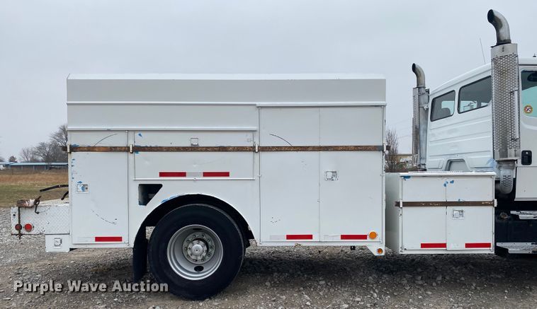 image for item JN9126 2005 Freightliner FL70  utility / service truck