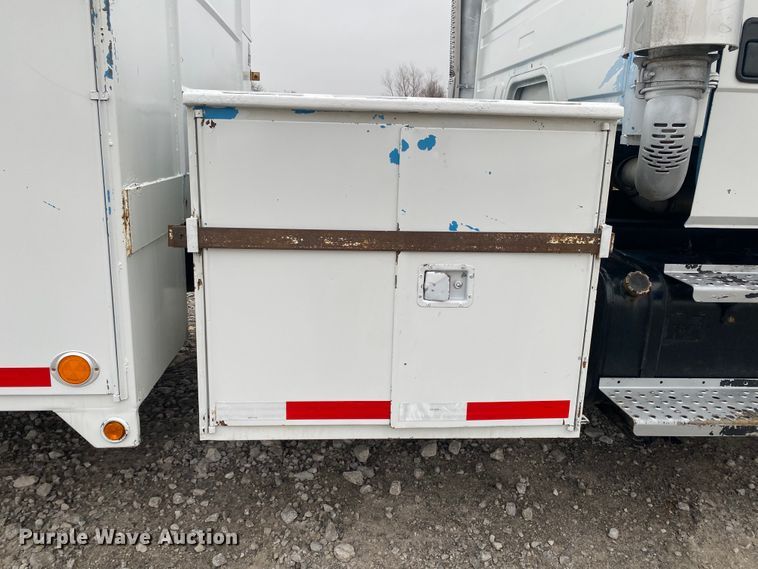 image for item JN9126 2005 Freightliner FL70  utility / service truck