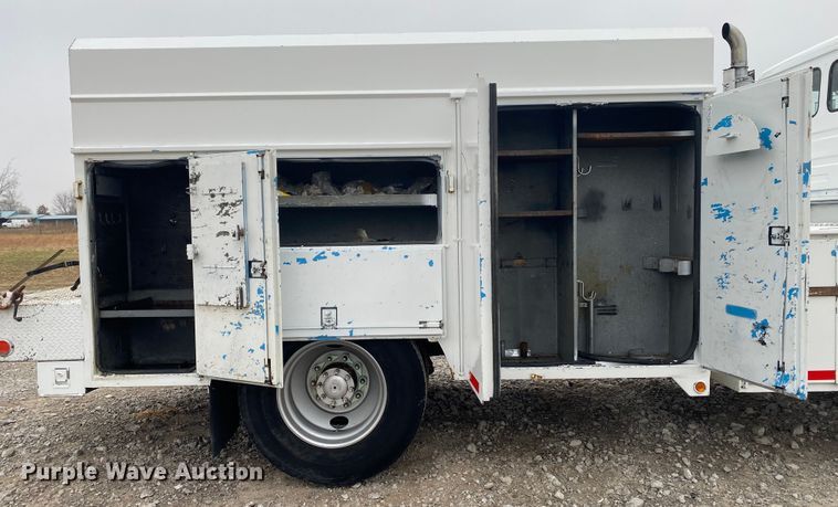 image for item JN9126 2005 Freightliner FL70  utility / service truck