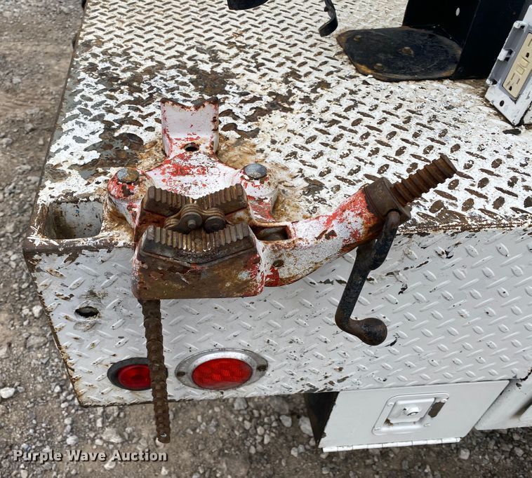 image for item JN9126 2005 Freightliner FL70  utility / service truck