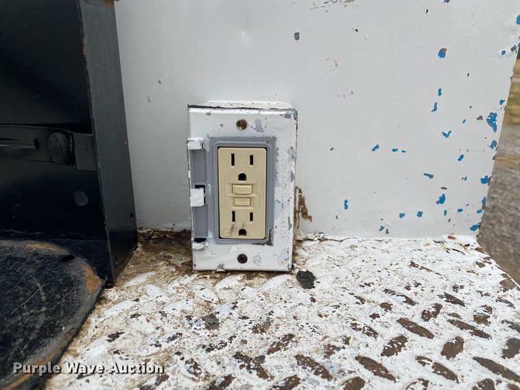 image for item JN9126 2005 Freightliner FL70  utility / service truck