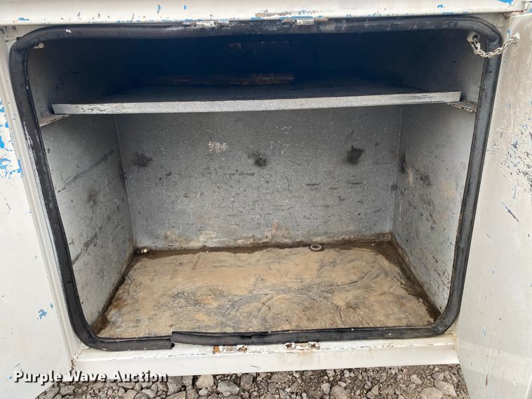 image for item JN9126 2005 Freightliner FL70  utility / service truck