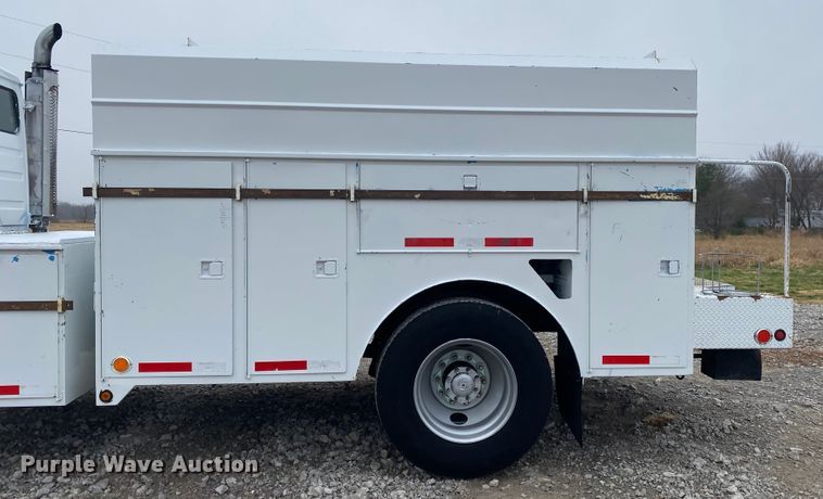 image for item JN9126 2005 Freightliner FL70  utility / service truck