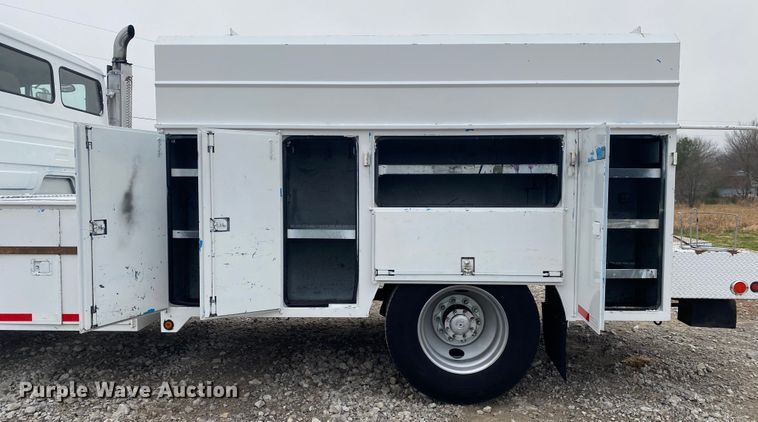 image for item JN9126 2005 Freightliner FL70  utility / service truck