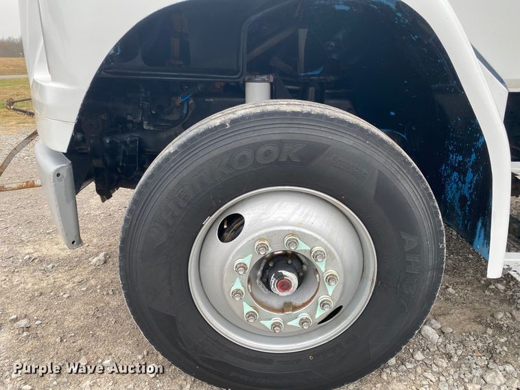 image for item JN9126 2005 Freightliner FL70  utility / service truck