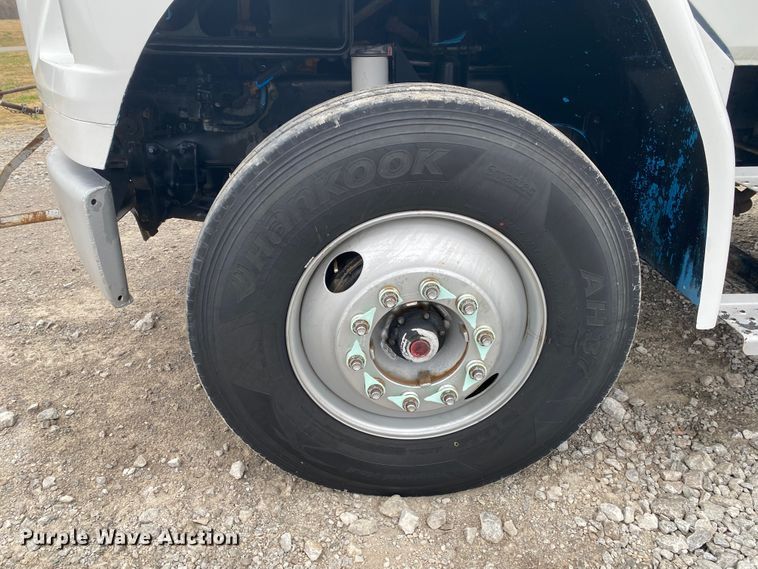 image for item JN9126 2005 Freightliner FL70  utility / service truck