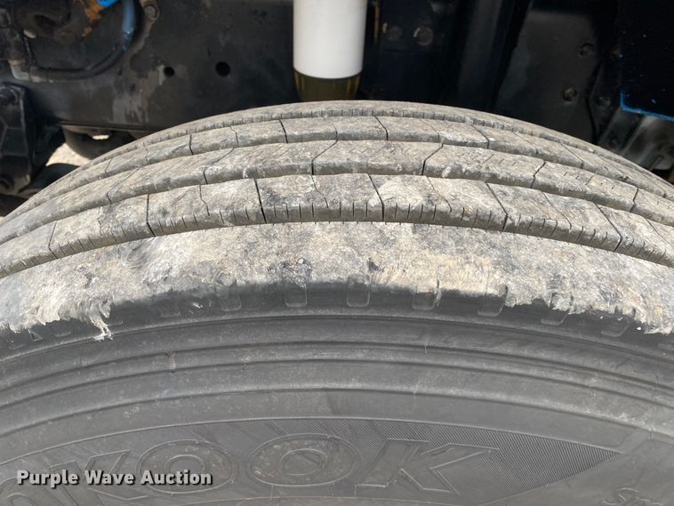 image for item JN9126 2005 Freightliner FL70  utility / service truck